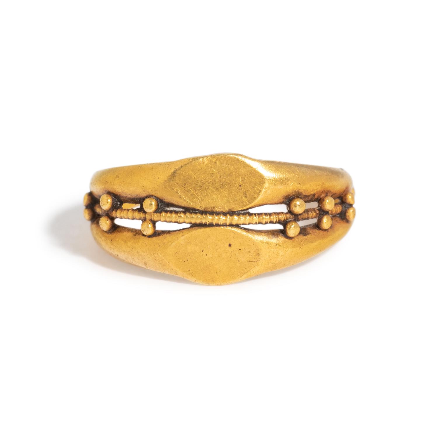 A Roman Gold Double Finger Ring