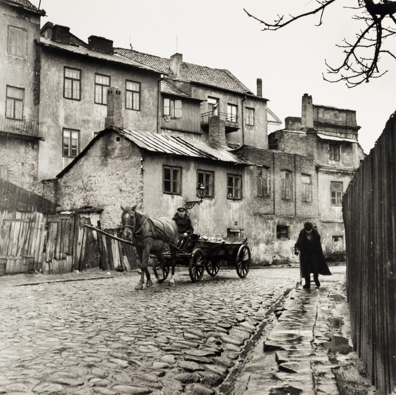 Roman Vishniac (1987-1990) Street in the Jewish Quarter of Lublin, Poland, 1935-1938
