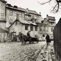Roman Vishniac (1987-1990) Street in the Jewish Quarter of Lublin, Poland, 1935-1938