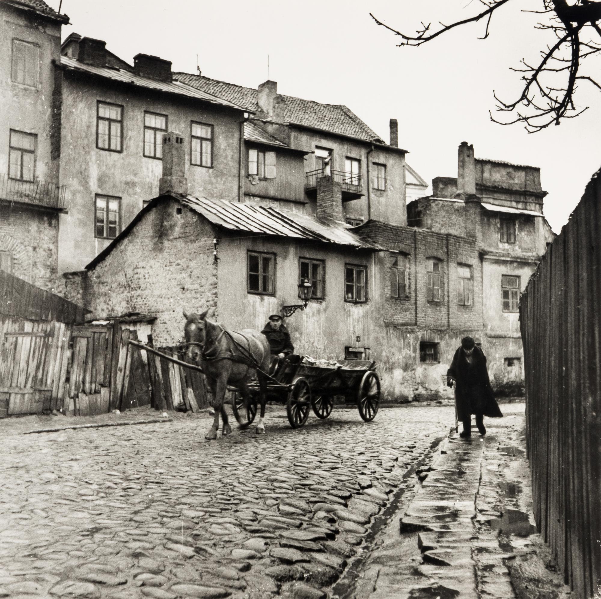 Roman Vishniac (1987-1990) Street in the Jewish Quarter of Lublin, Poland, 1935-1938
