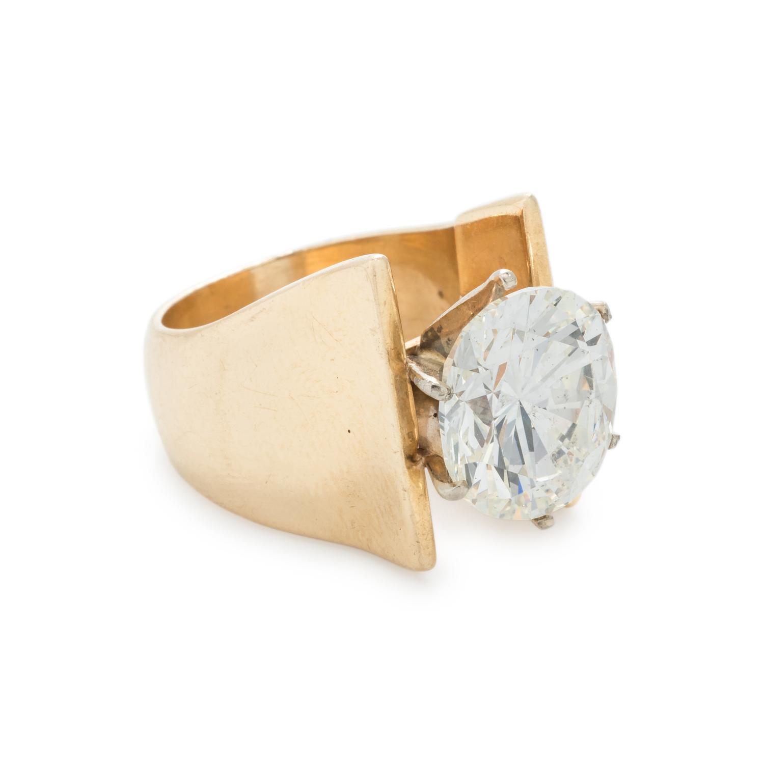 DIAMOND RING