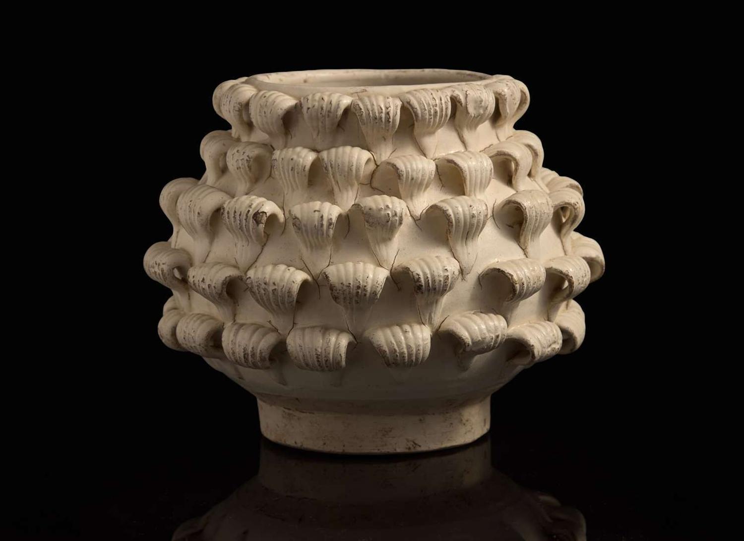 A rare Cizhou-type "Peony" jar, Probably Northern Song dynasty, 12th century 磁州窯系牡丹罐 或北宋 十二世紀