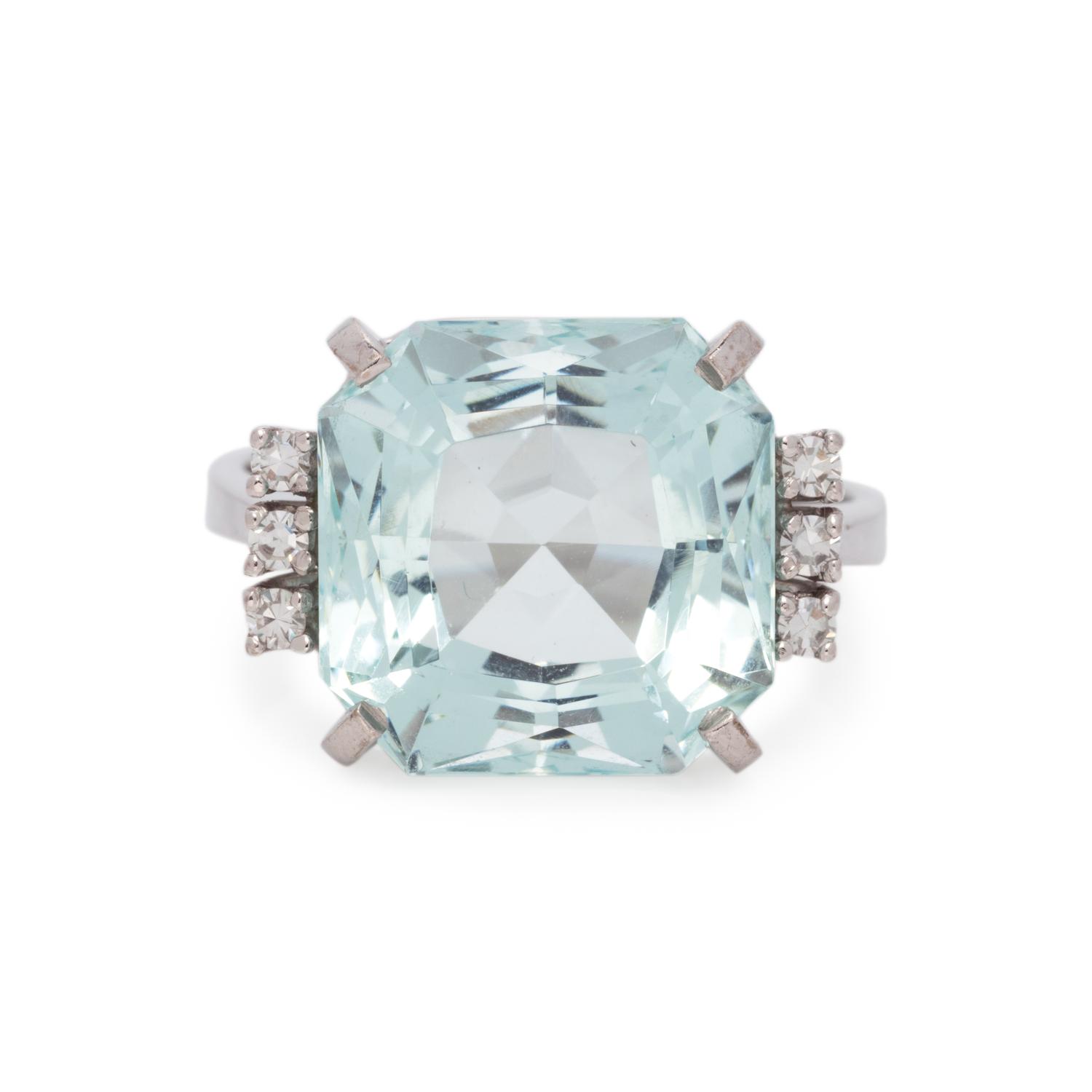 AQUAMARINE AND DIAMOND RING