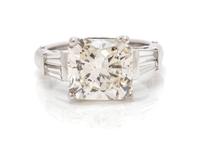 A White Gold and Diamond Ring, 3.80 dwts.