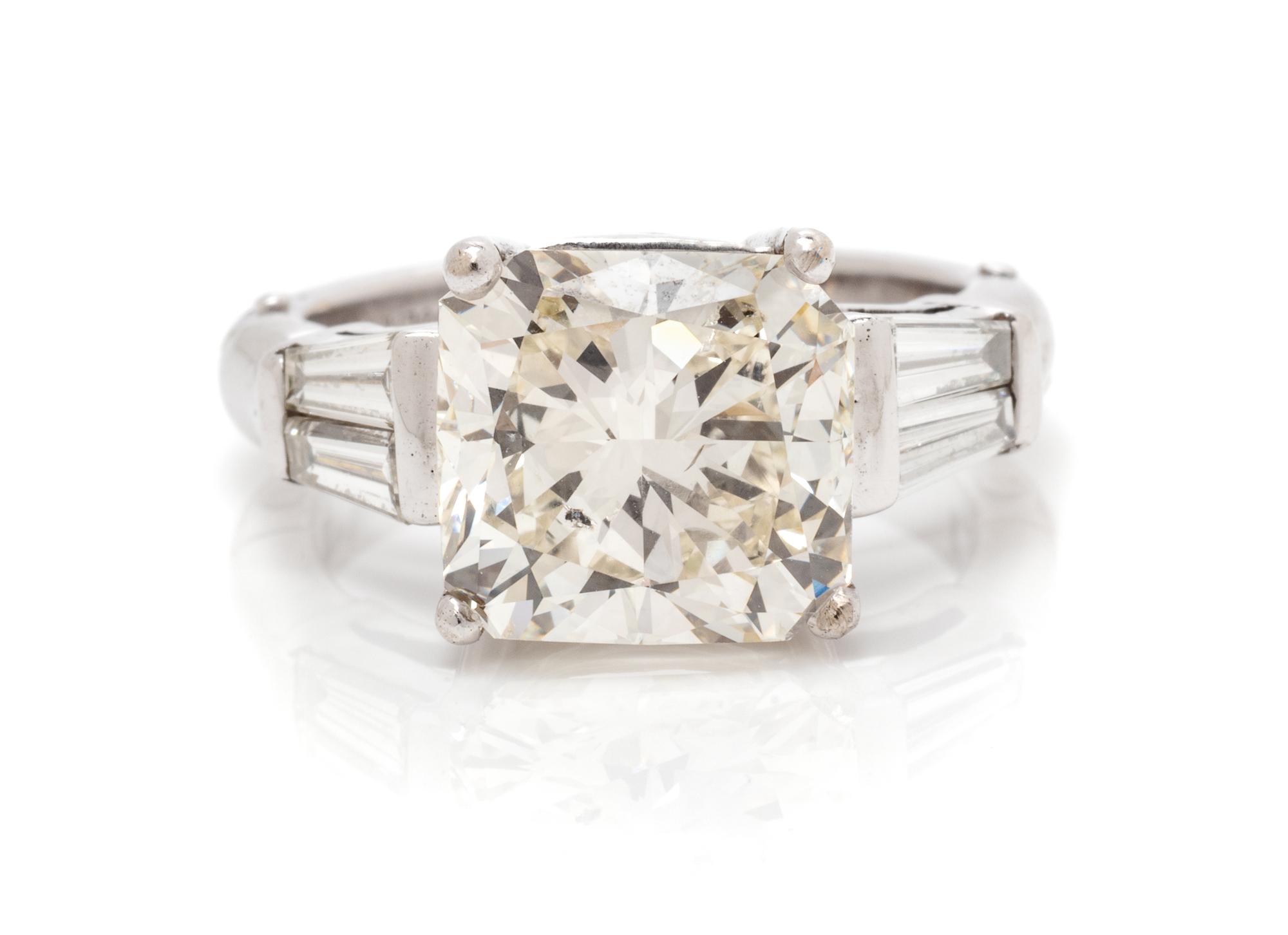 A White Gold and Diamond Ring, 3.80 dwts.