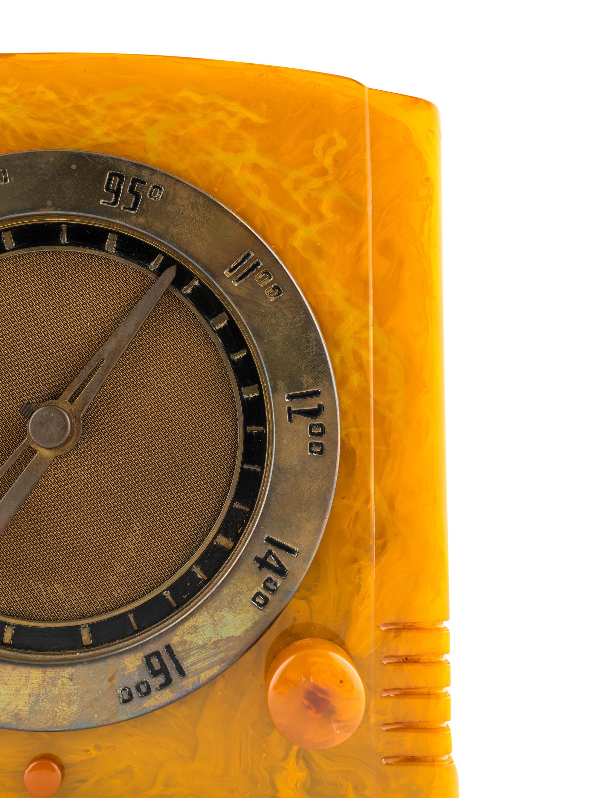 A Kadette Clockette K25 Radio