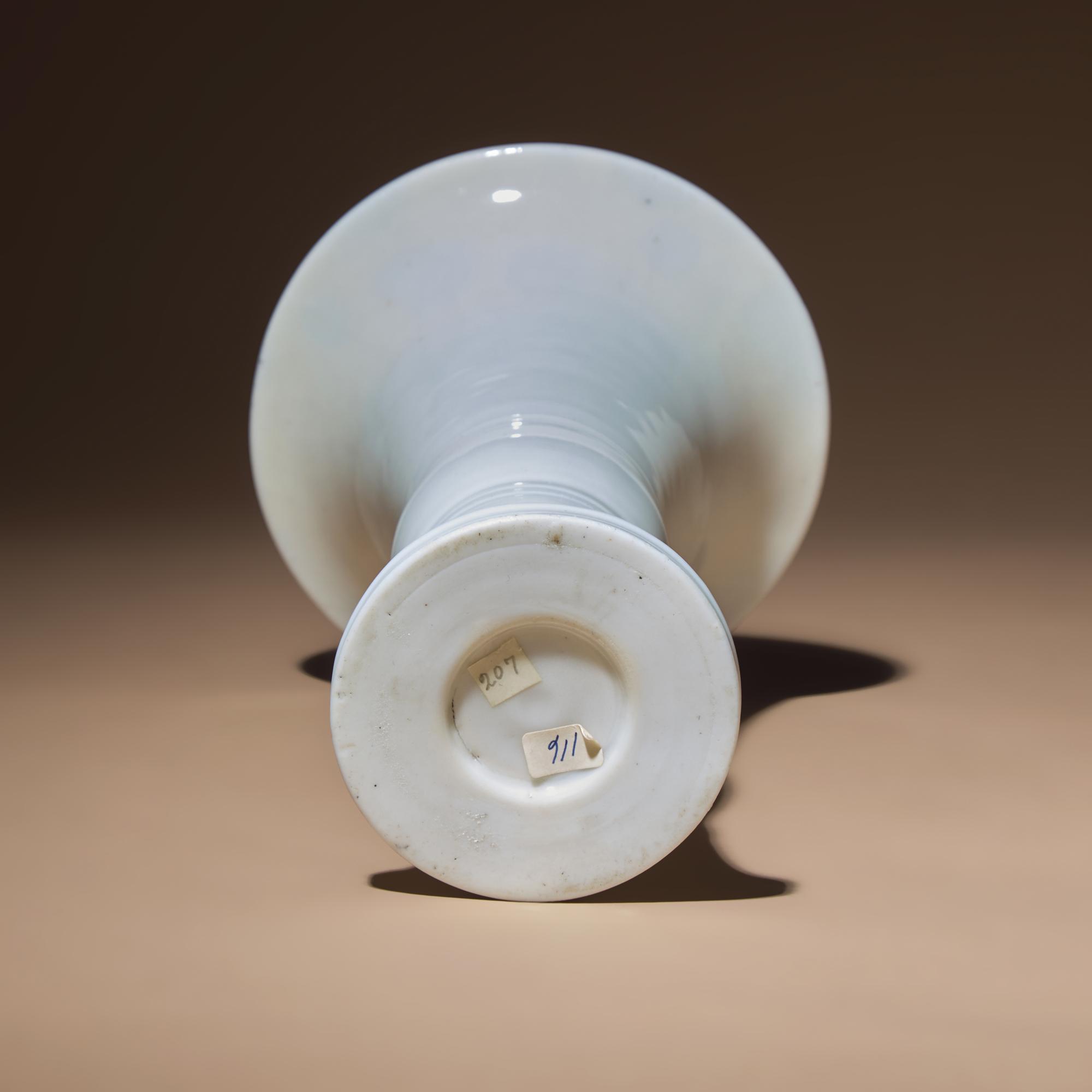 A Chinese Blanc-de-Chine Porcelain Gu Vase, Late Ming Dynasty, First Half of 17th Century — 明晚期 德化白瓷觚