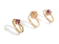 COLLECTION OF YELLOW GOLD, DIAMOND AND RUBY RINGS