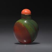 A Small Chinese Russet and Green Jasper Snuff Bottle, Qing Dynasty, Circa 1750-1860 — 1750–1860年 羊肝瑪瑙小鼻煙壺