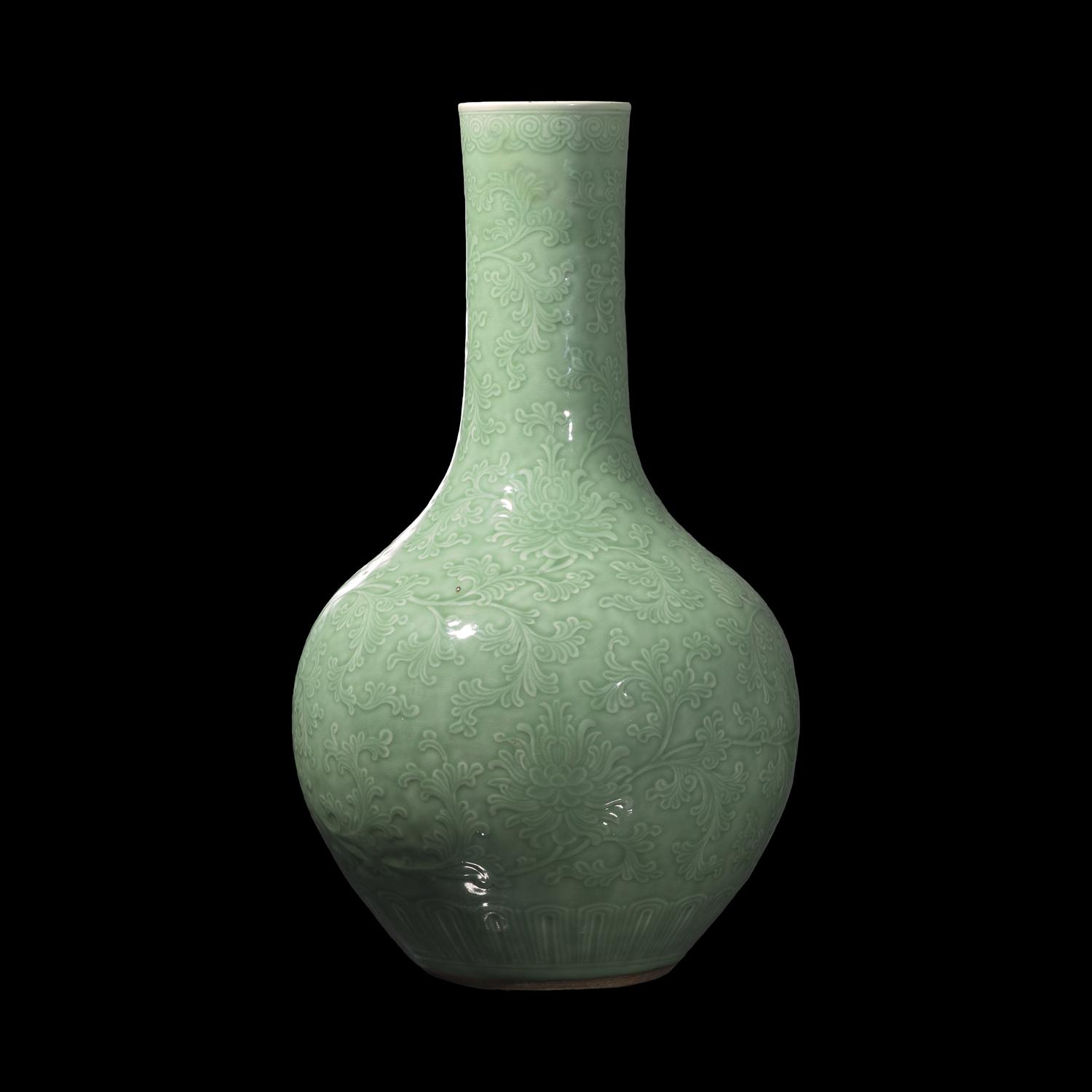 A Large Chinese Incised 'Lotus' Celadon Glazed Vase, Shangping, 18th/19th Century 清中期 龍泉刻西番蓮紋大賞瓶