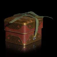 A Japanese Gold Lacquer Rectangular Covered Box, tebako , Edo Period — 日本江戶時代 日本蒔繪漆盒