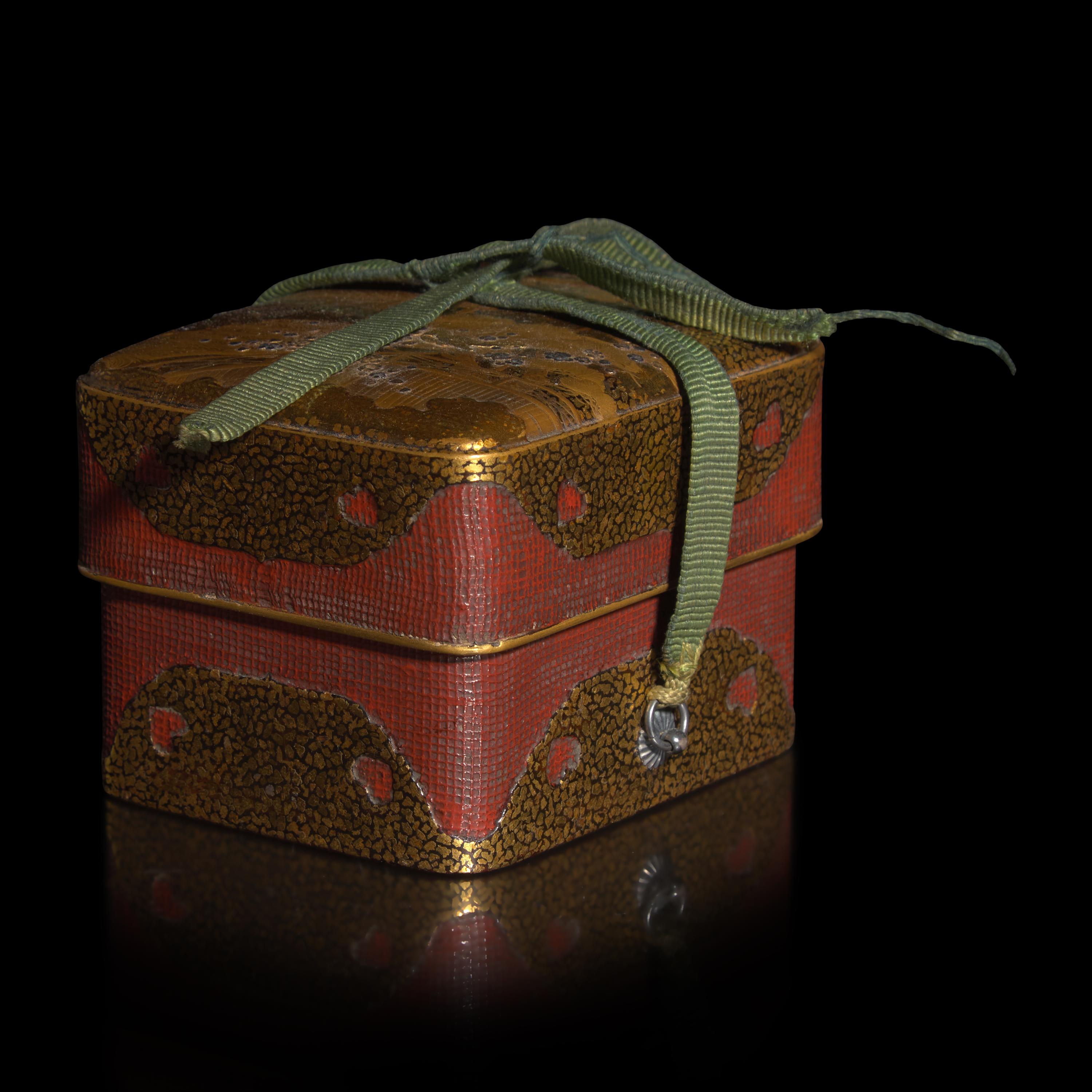 A Japanese Gold Lacquer Rectangular Covered Box, tebako , Edo Period — 日本江戶時代 日本蒔繪漆盒