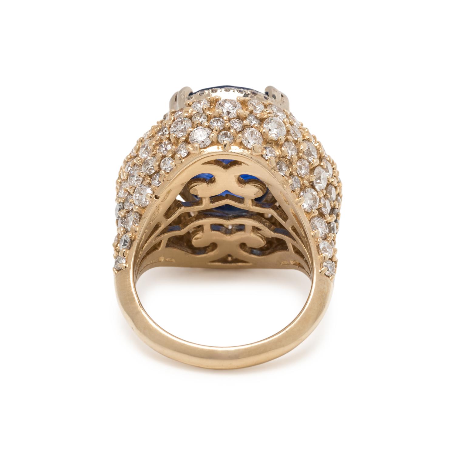 SAPPHIRE AND DIAMOND RING