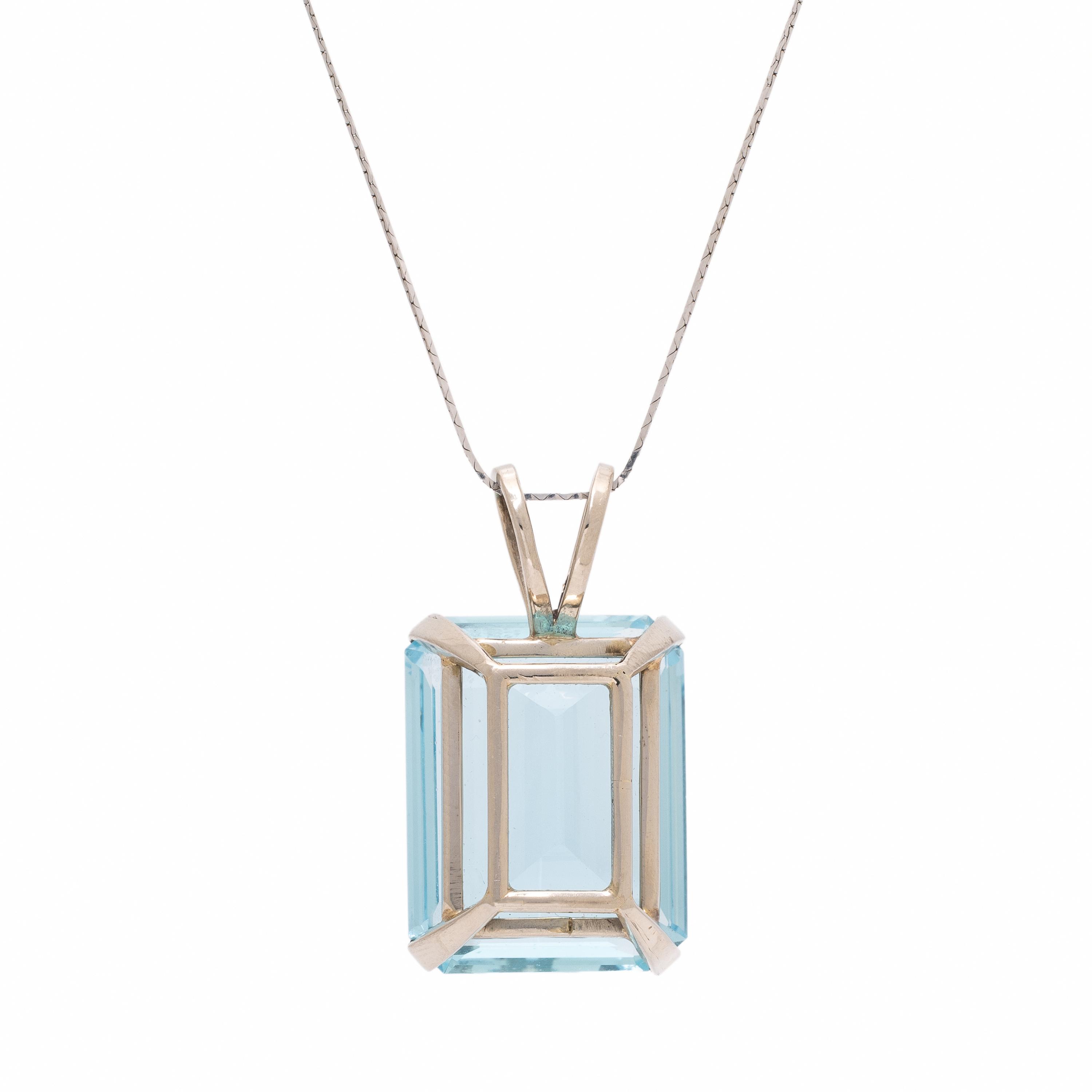 Aquamarine and White Gold Pendant Necklace
