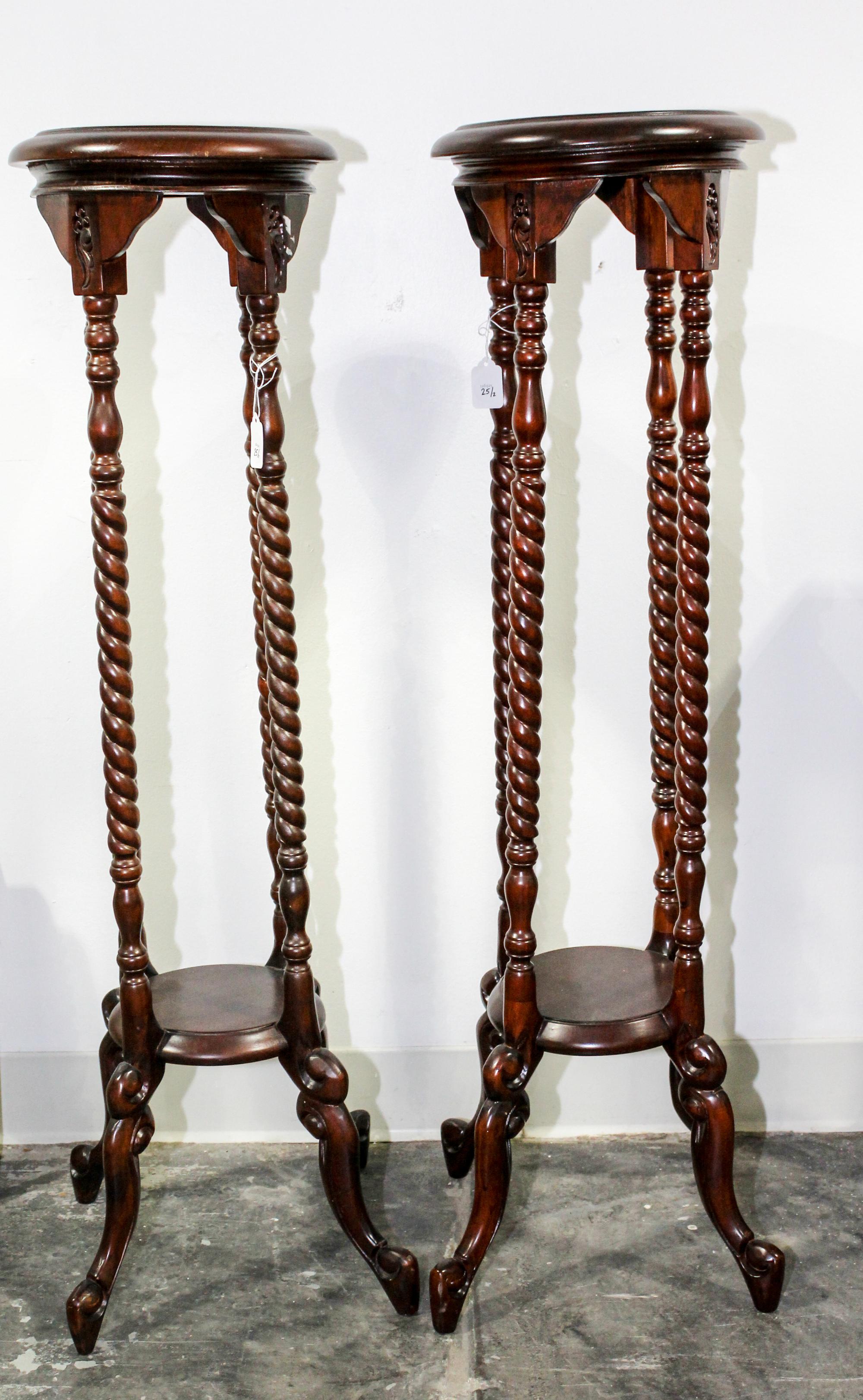 A Pair of Mahogany Pedestals Height 39 1/2 inches. — 20TH CENTURY