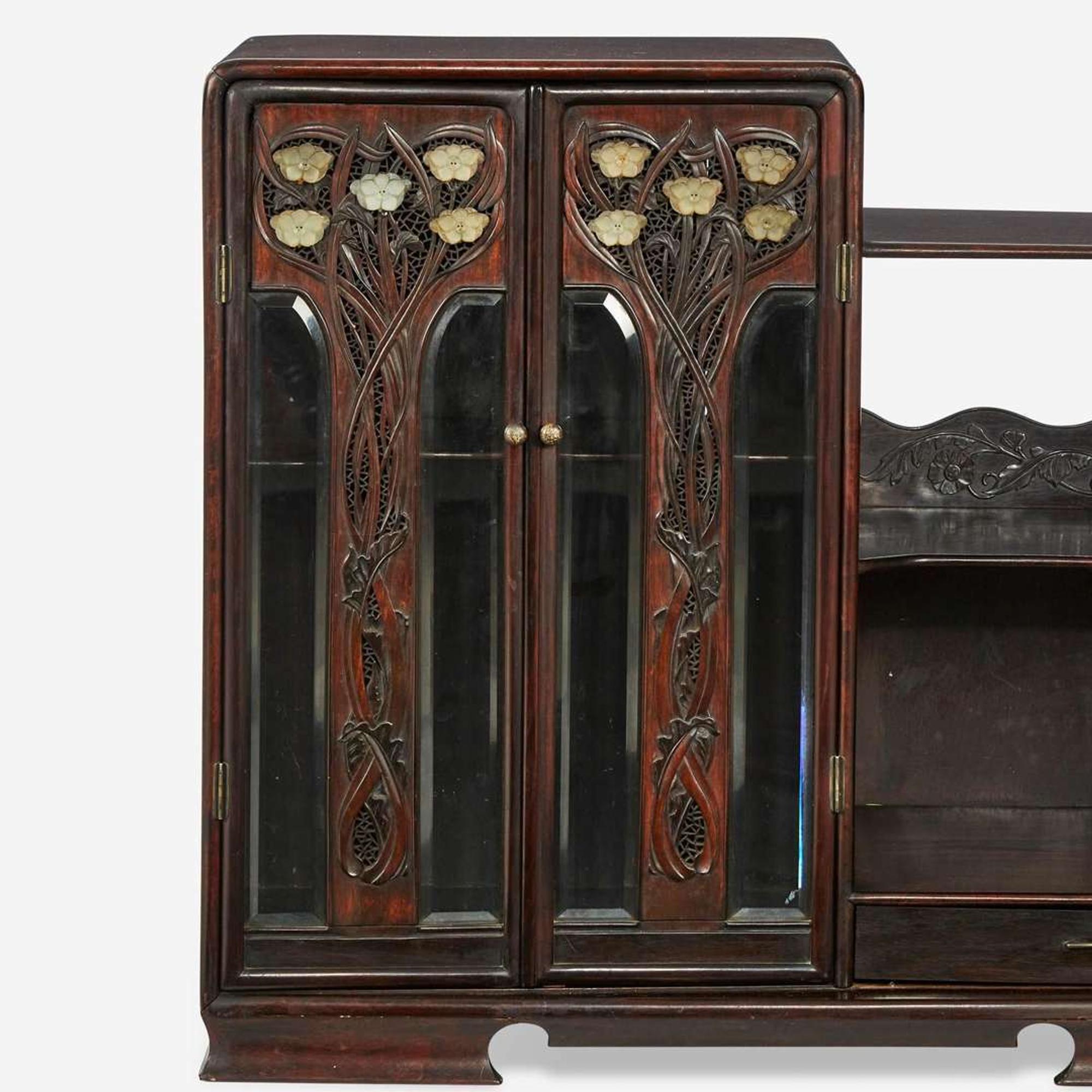 A small Japanese hardwood cabinet with Chinese jade inlays 白玉镶嵌日本硬木小柜