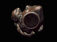 A Chinese patinated bronze peach-form coupe, Qing dynasty, 18th/19th century 銅加漆桃形水丞 清 十八至十九世紀