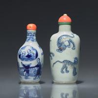 Two Underglaze Blue-Decorated Chinese Porcelain Snuff Bottles, Qing Dynasty, 19th to Early 20th Century — 清晚期-民國 青花及青花釉裡紅鼻煙壺兩支