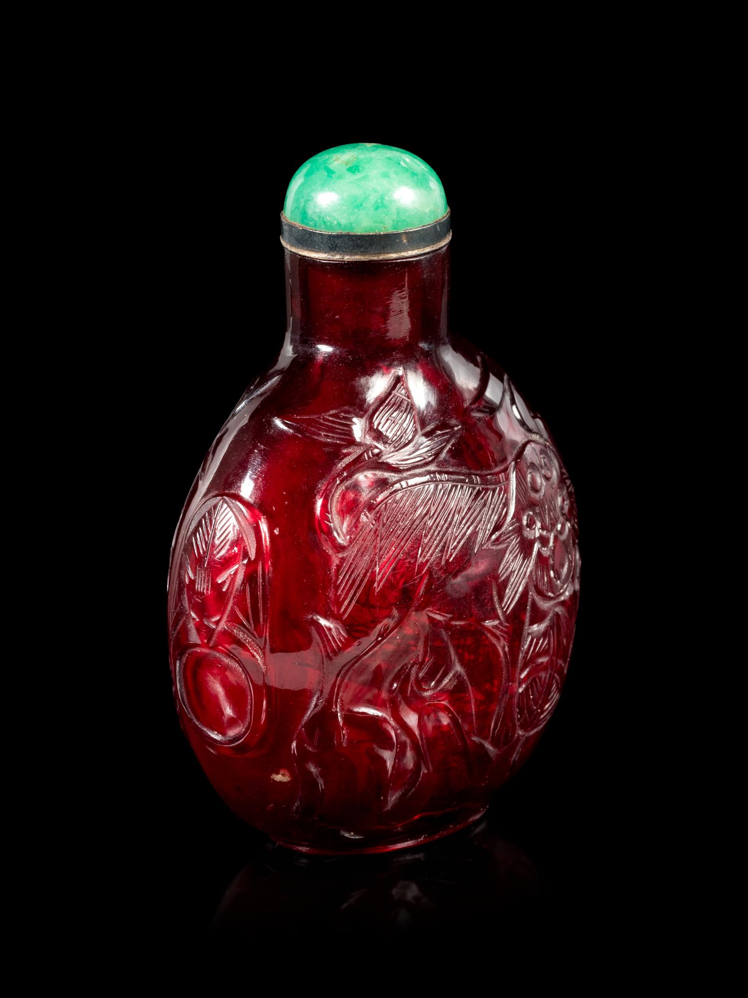 A Large Amber-Tone Glass Snuff Bottle
