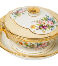 An English Porcelain Dinner Service — 19TH CENTURY