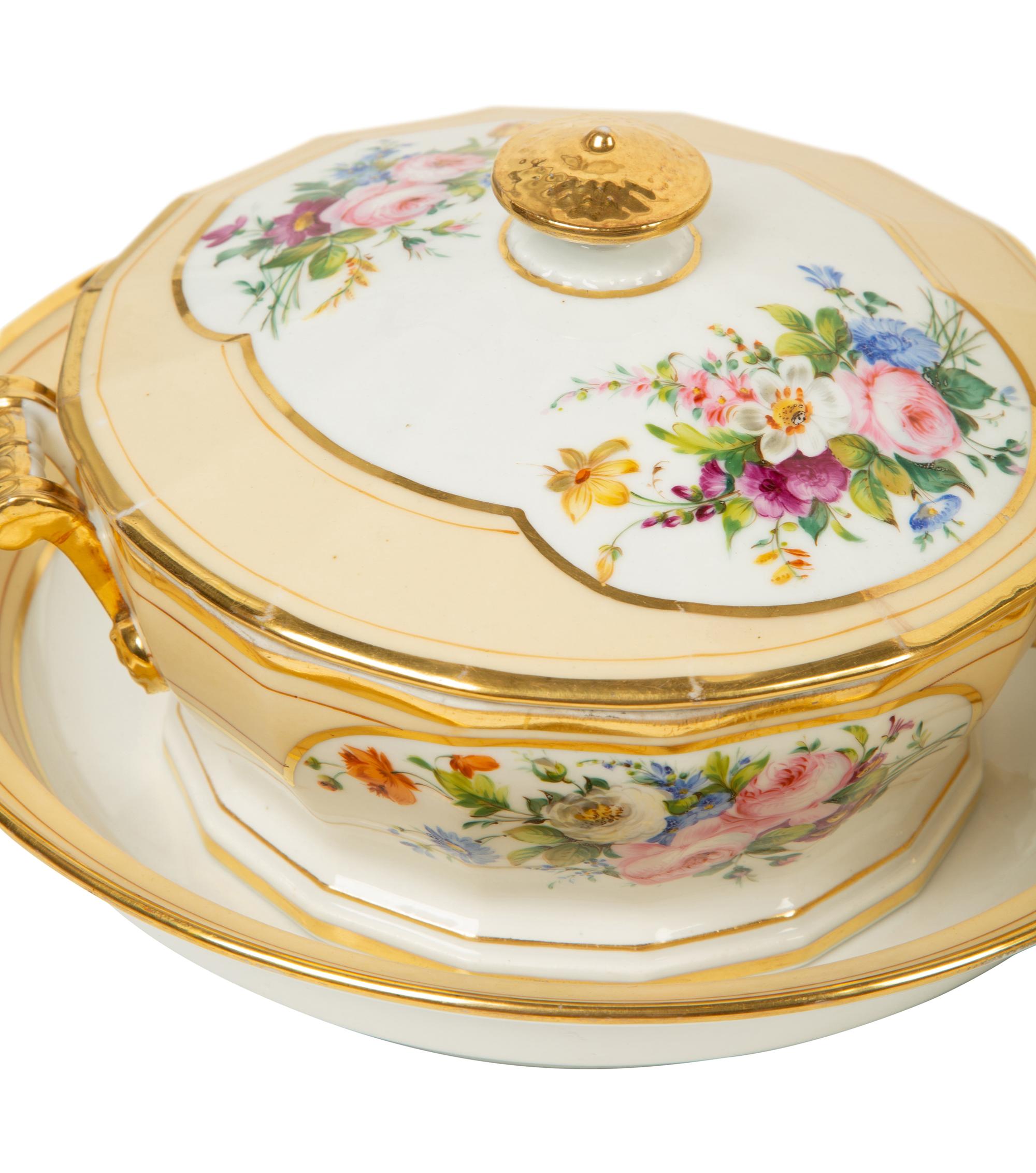 An English Porcelain Dinner Service — 19TH CENTURY