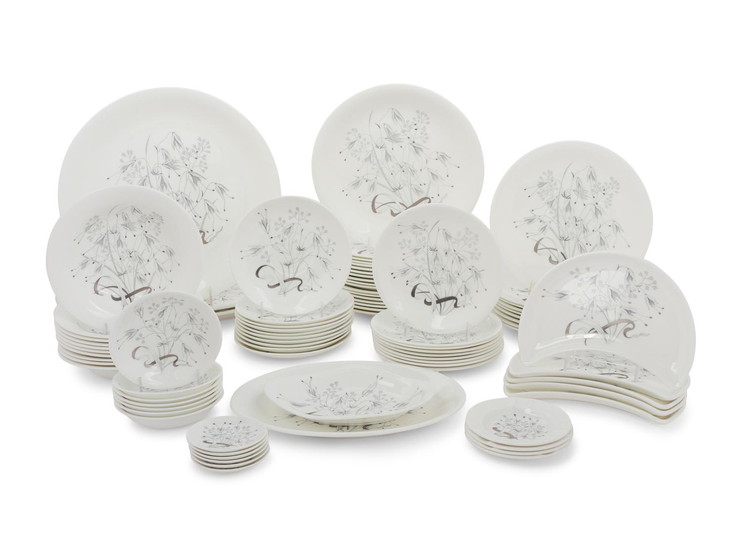 A Wedgwood Porcelain Dinner Service