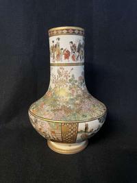 A finely-decorated Satsuma-type vase, Okamoto Ryozan 日本萨摩烧风格瓷瓶 亮山造 Meiji period ??
