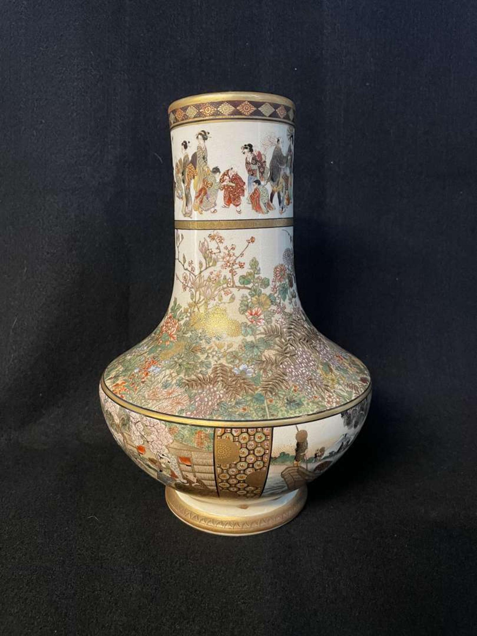 A finely-decorated Satsuma-type vase, Okamoto Ryozan 日本萨摩烧风格瓷瓶 亮山造 Meiji period ??