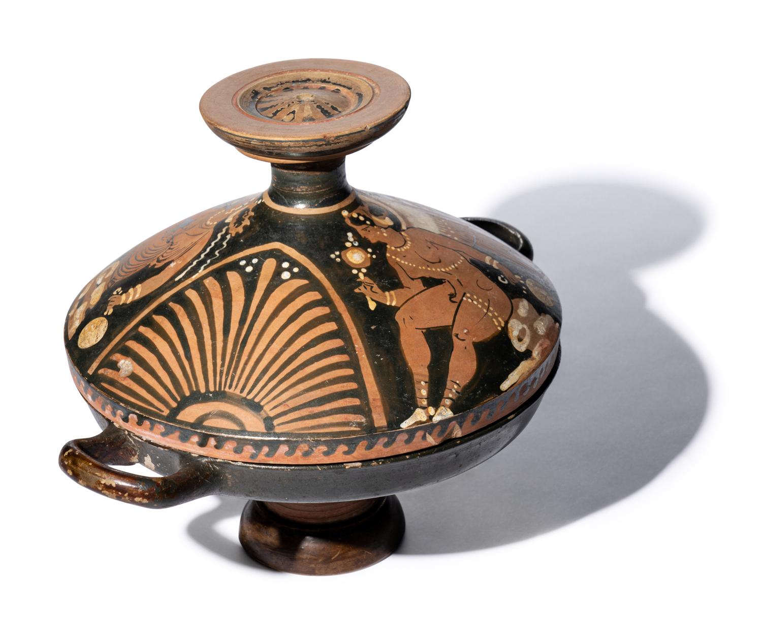 An Apulian Red-Figured Lekanis