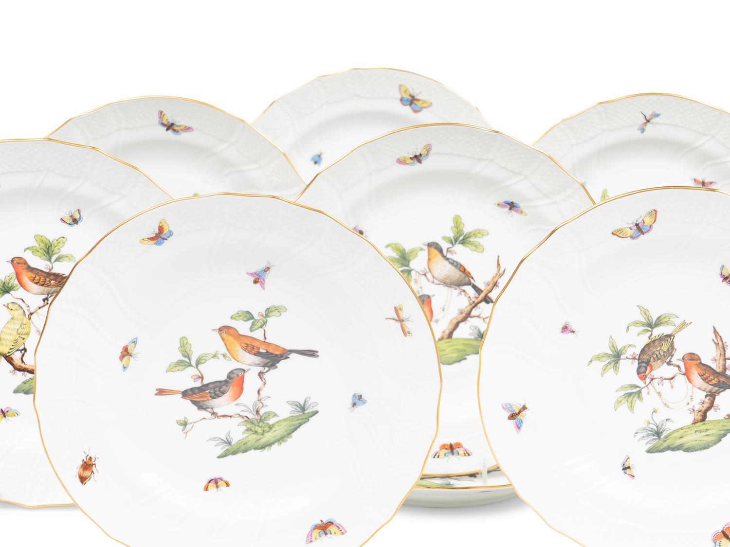 A Set of Fourteen Herend Rothschild Bird Porcelain Dinner Plates