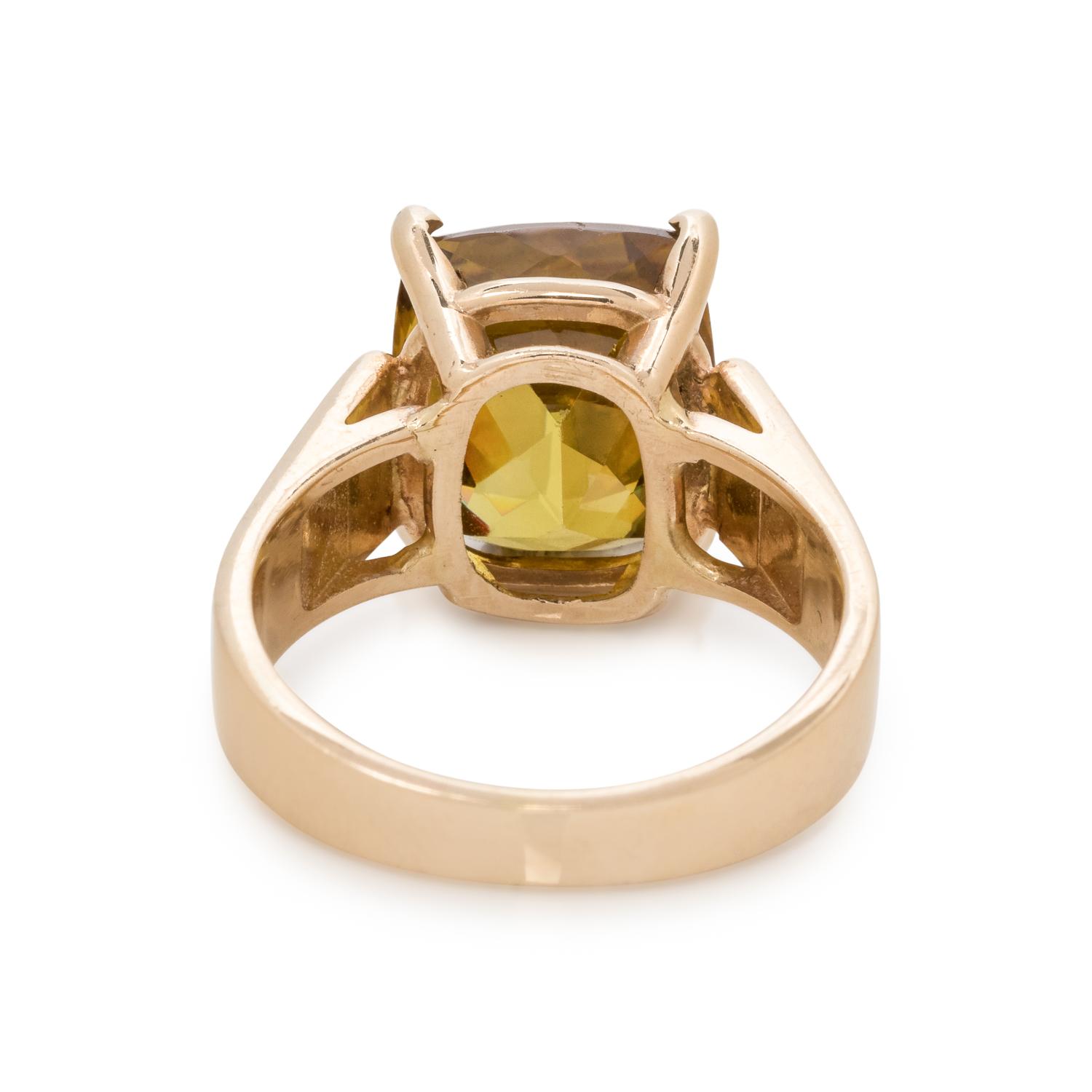 YELLOW GOLD AND SPHENE RING