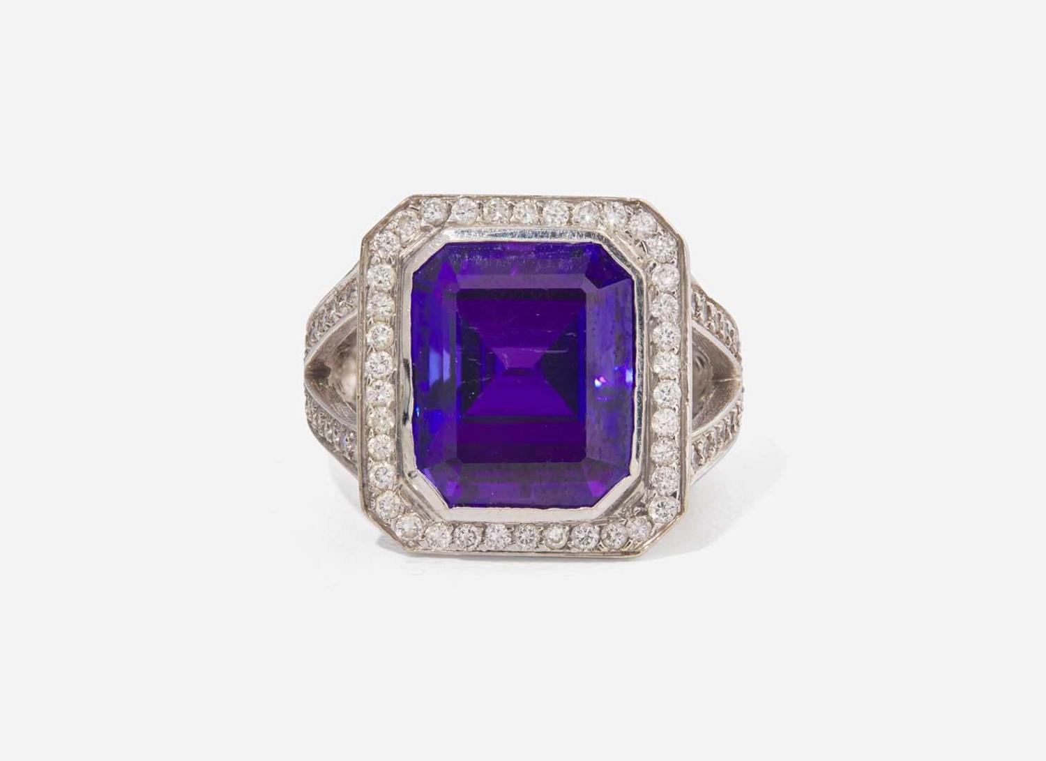 An 18K White Gold, Diamond, and Tanzanite Ring