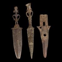 Two Vietnamese bronze figural daggers and a halberd head 越南青銅匕首兩把及一戟首 The daggers Dong Son Culture, circa 500 BC ??????? ????500?