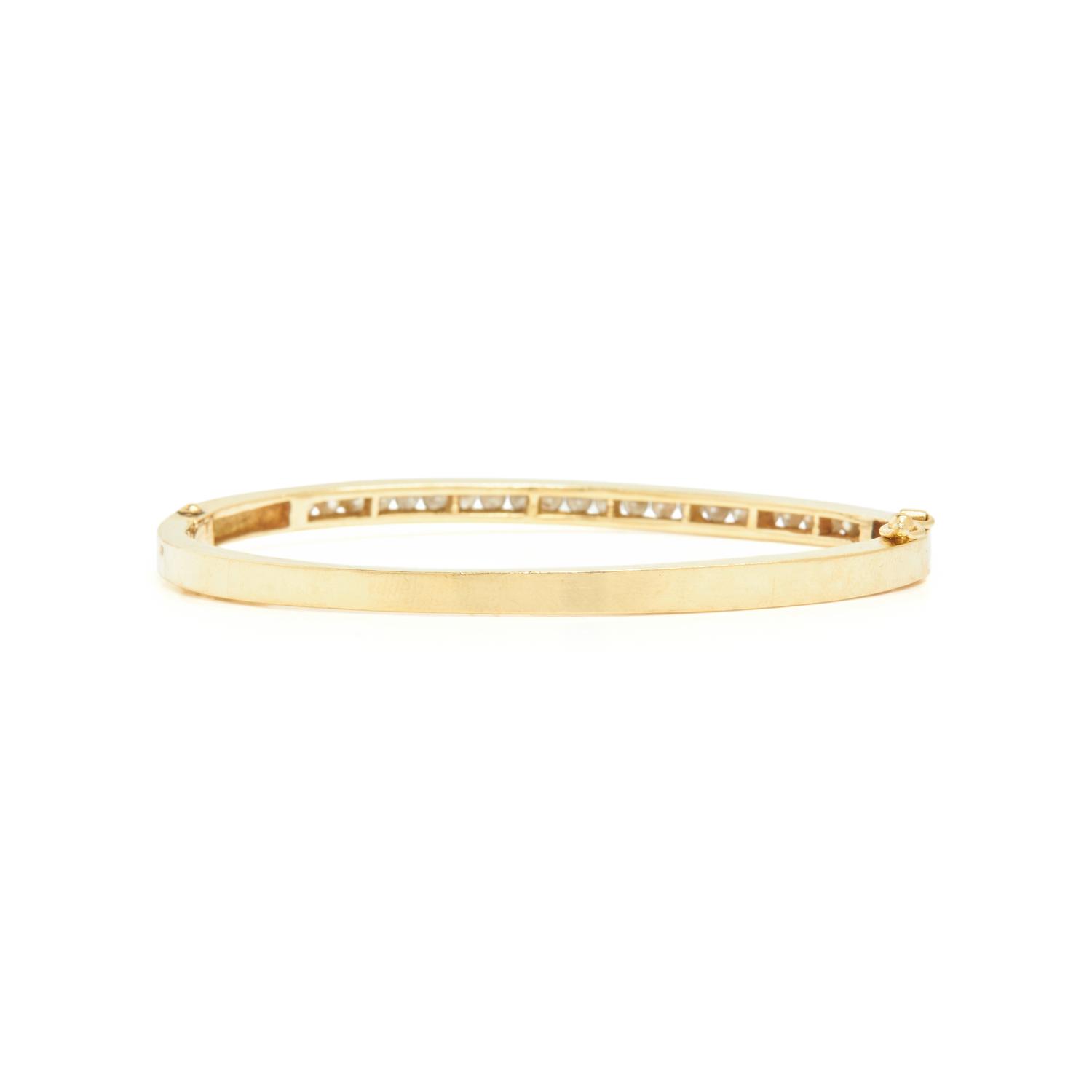 YELLOW GOLD AND DIAMOND BANGLE BRACELET