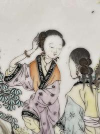 A pair of Chinese famille rose-decorated "meiren" circular plaques 粉彩美人瓷板一对 Late Qing/Republic period ?????
