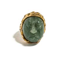 YELLOW GOLD AND CARVED JADE RING