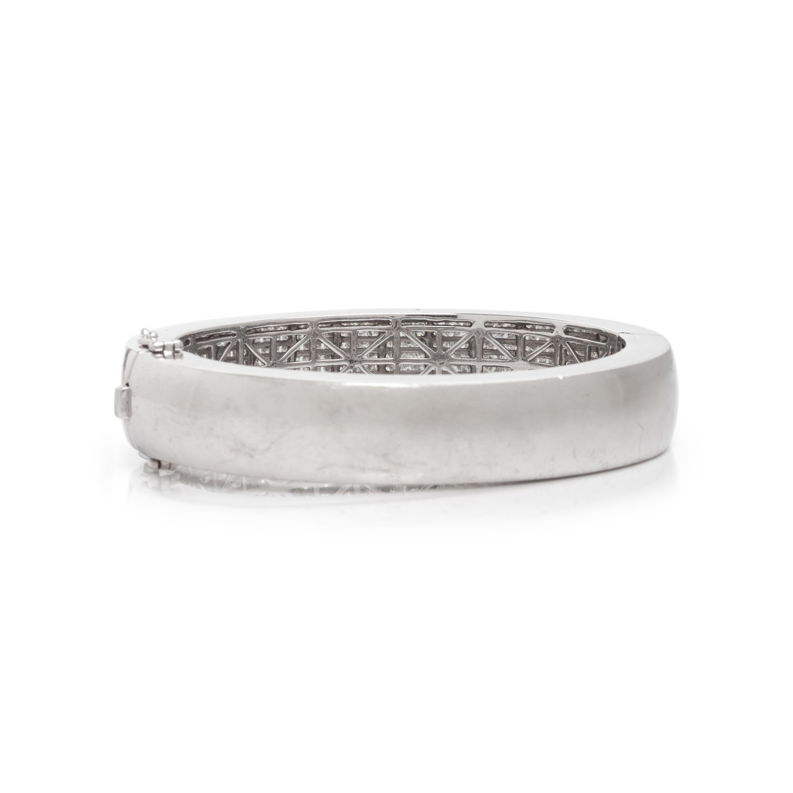 WHITE GOLD AND DIAMOND BANGLE BRACELET