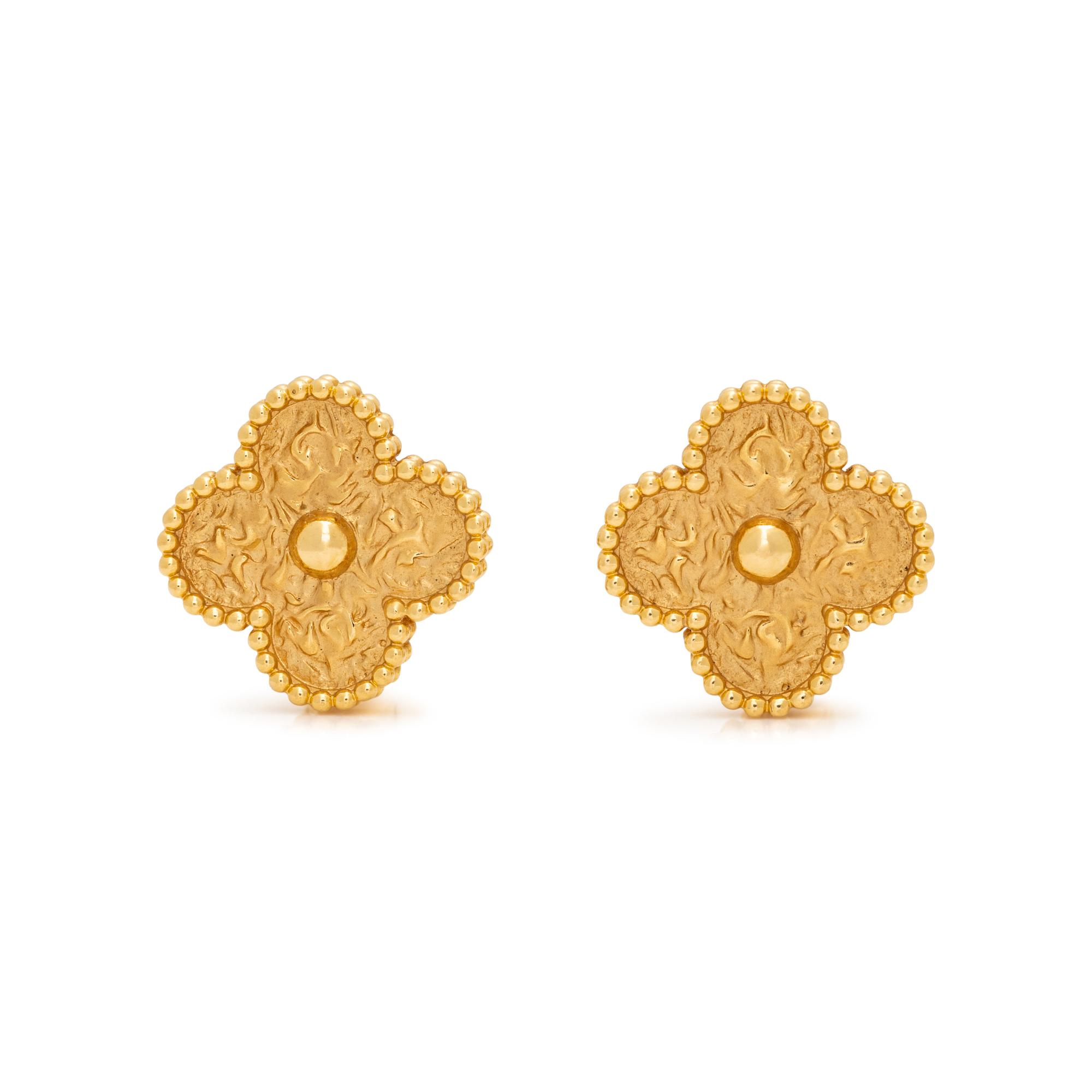 VAN CLEEF & ARPELS, YELLOW GOLD 'VINTAGE ALHABRA' EARCLIPS
