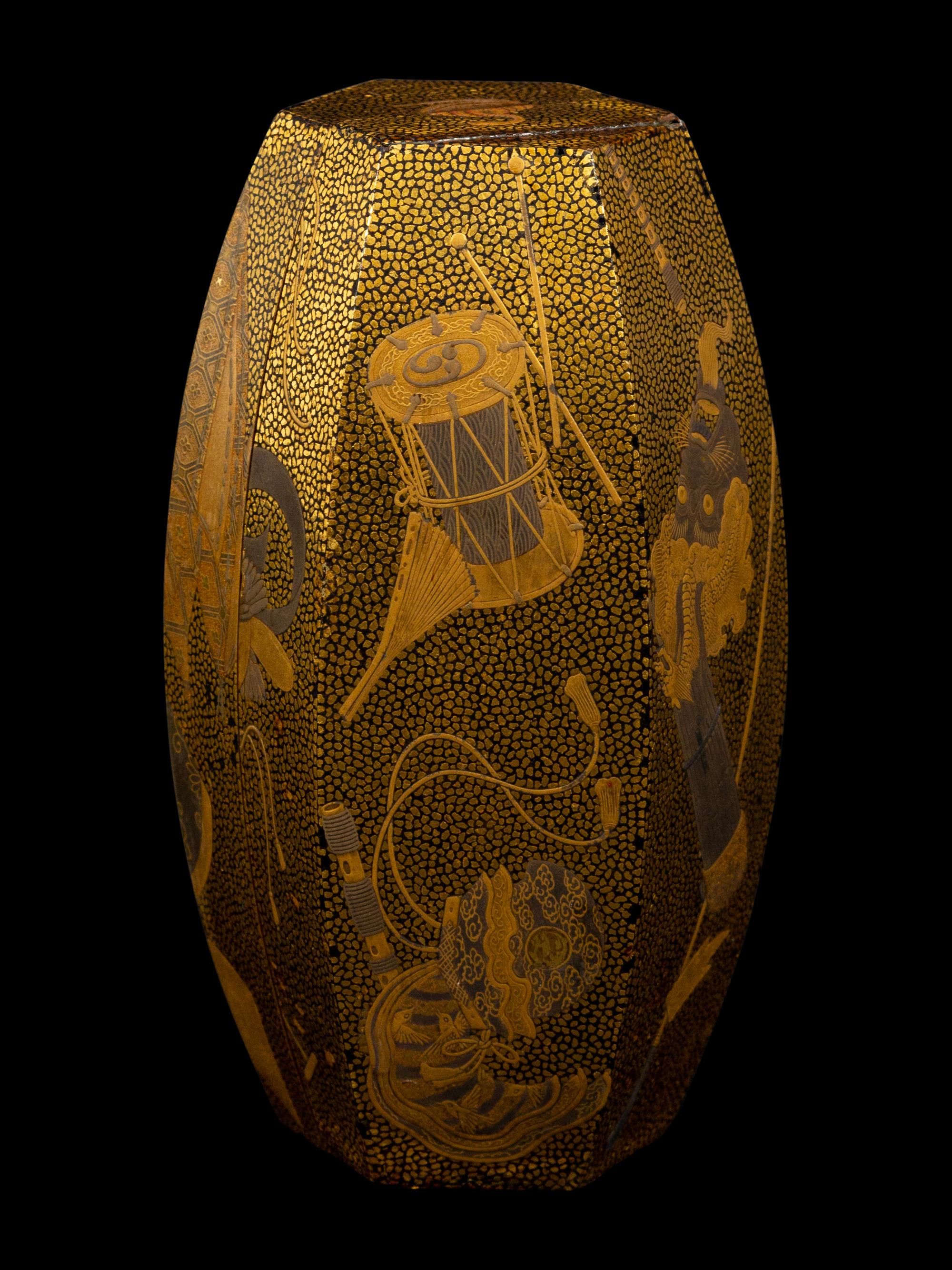 A Japanese Gold Lacquer Drum-Form Covered Box, Kobako