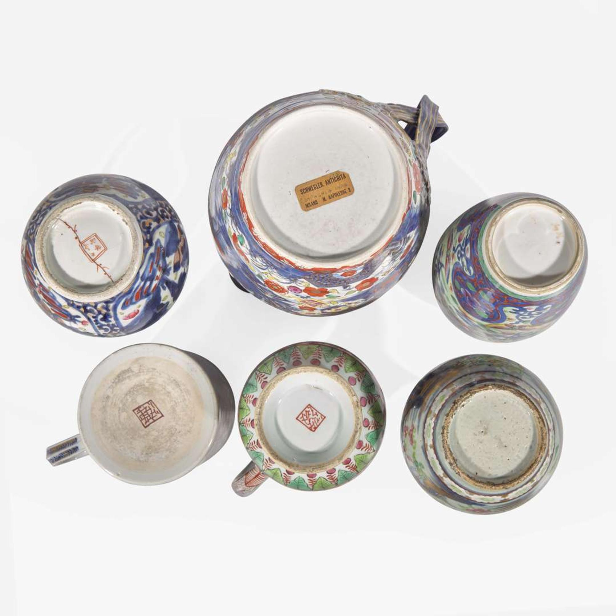 A group of six Chinese and Japanese export clobbered porcelain wares 中國日本瓷器一組六件 The porcelains ??? circa 1700-1830