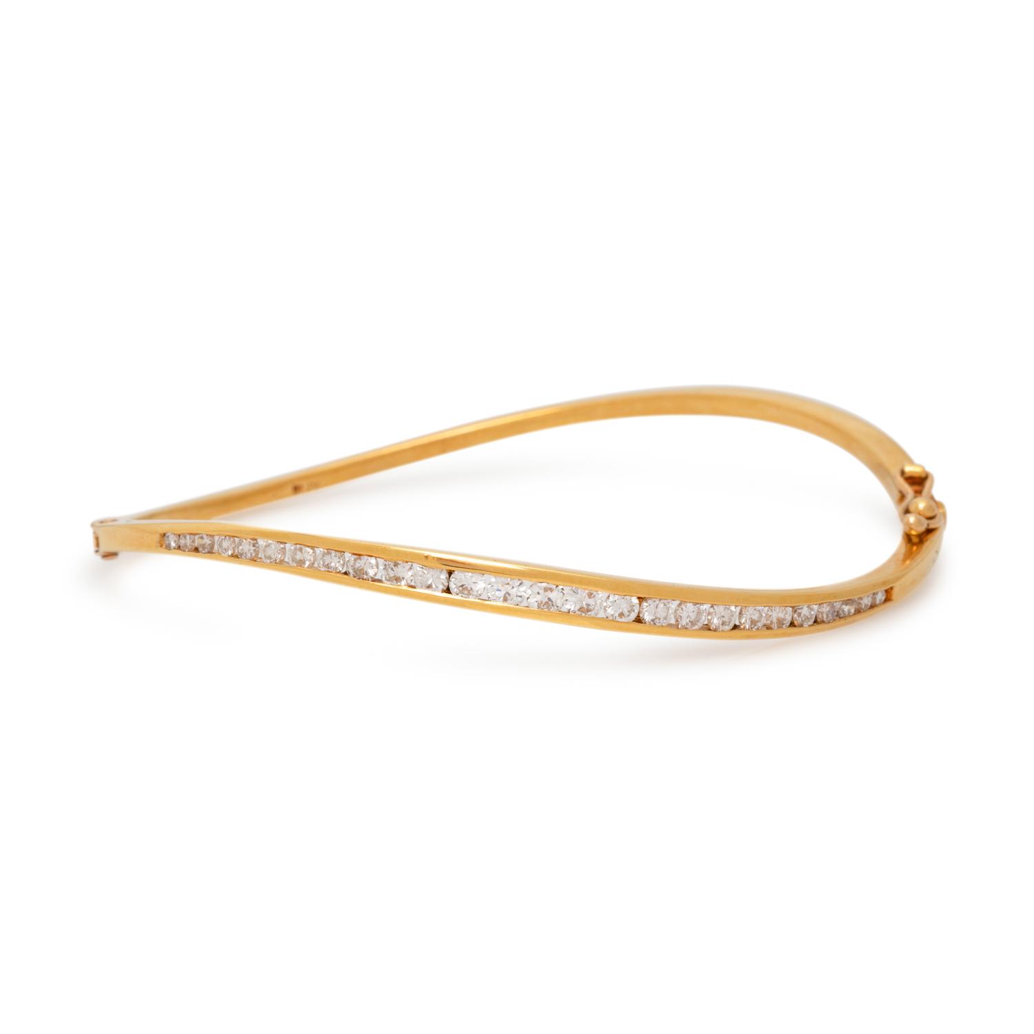 YELLOW GOLD AND DIAMOND BANGLE BRACELET