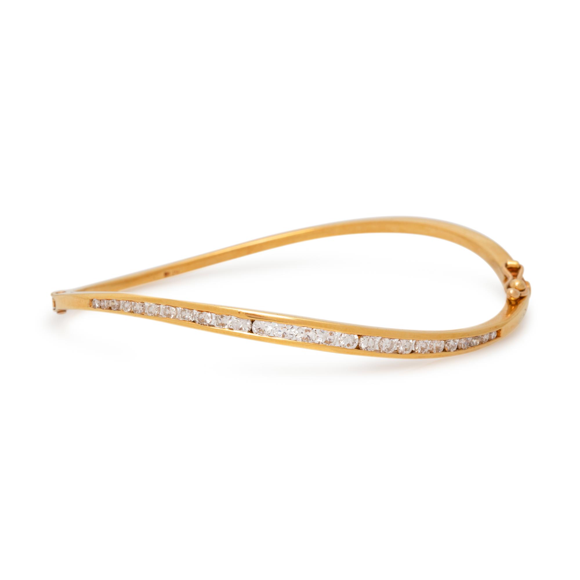 YELLOW GOLD AND DIAMOND BANGLE BRACELET