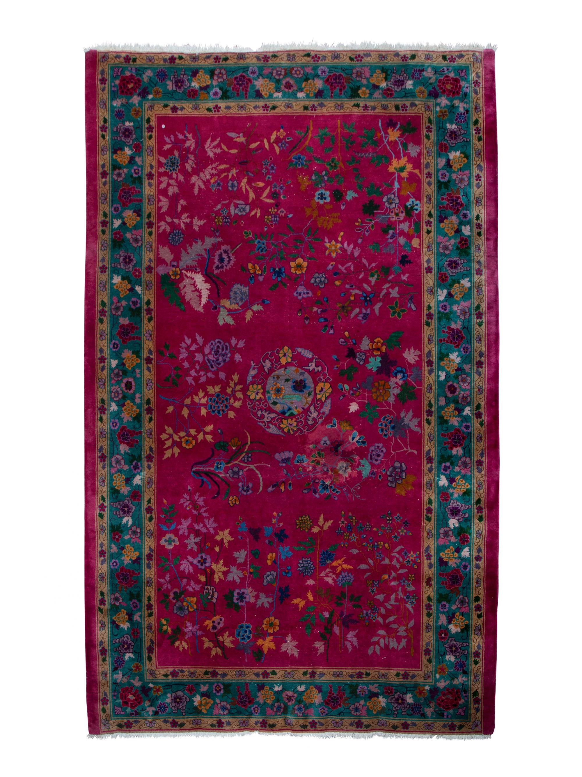 A Chinese Art Deco Wool Rug — 20TH CENTURY
