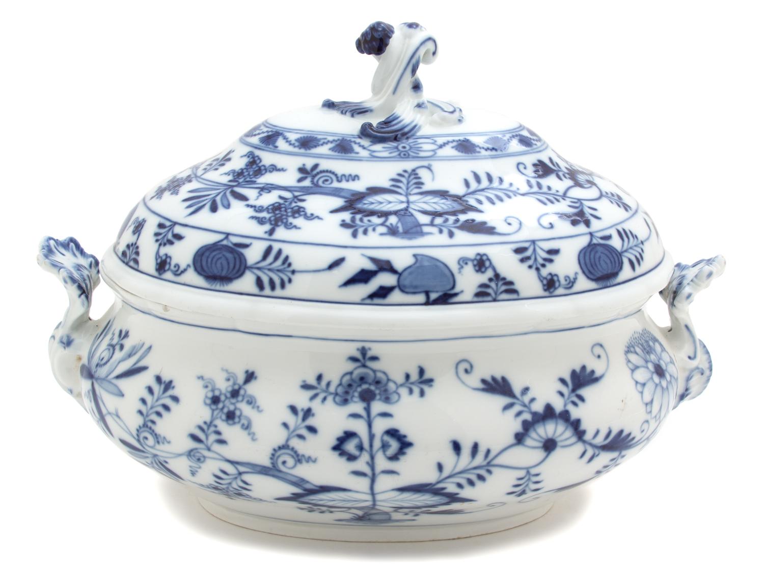 A Blue and White Meissen Porcelain Covered Tureen — 20TH CENTURY