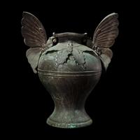 A Large and Unusual Japanese Bronze 'Butterflies' Vase, Meiji/Taisho Period 日本明治/大正時期 銅蝴蝶大瓶