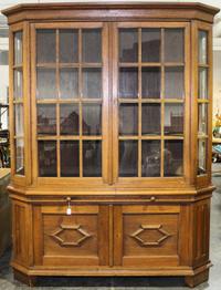 An American Oak Secretary Bookcase Height 82 3/4 x width 65 x depth 26 inches. — 20TH CENTURY