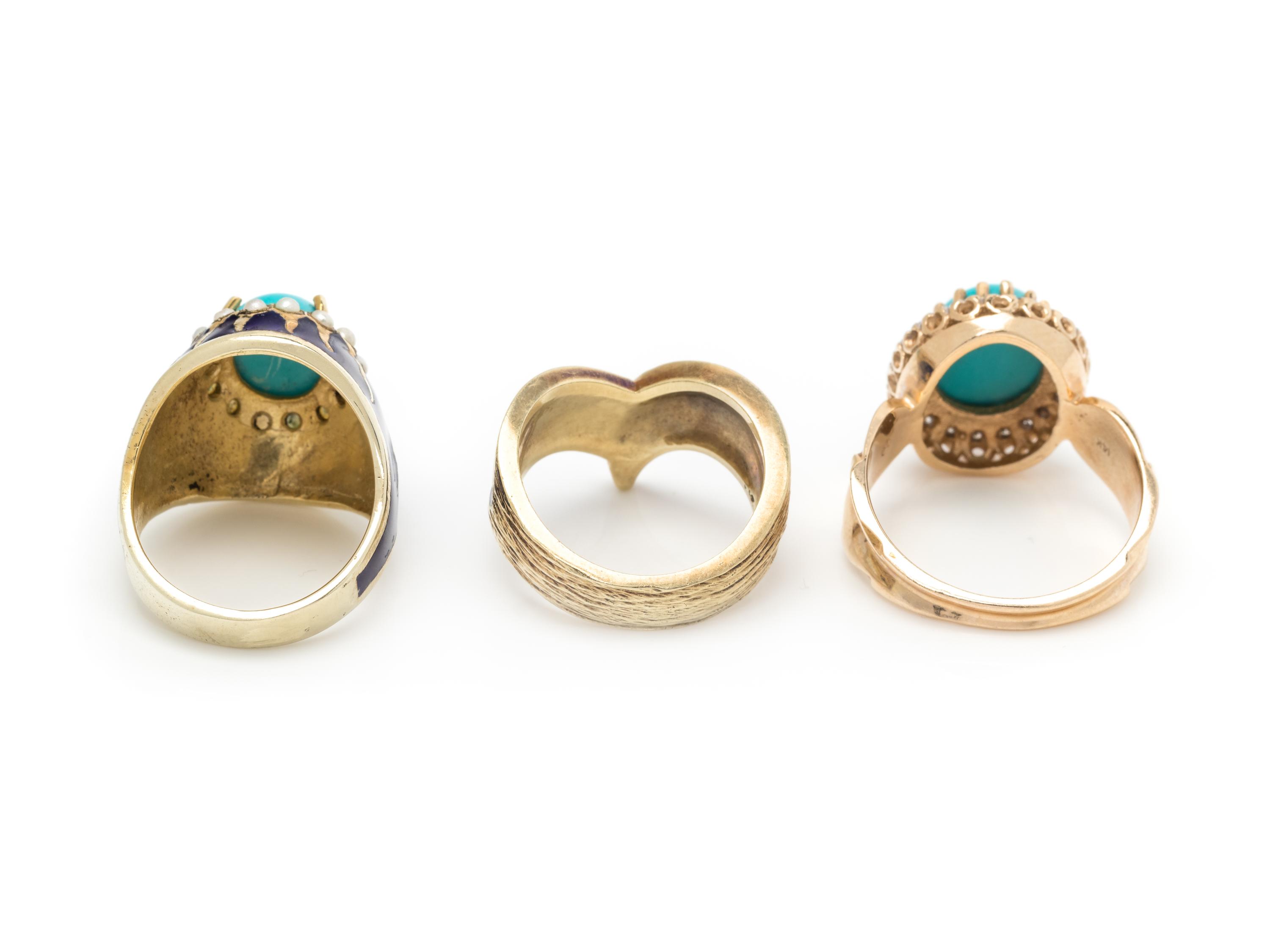 COLLECTION OF YELLOW GOLD RINGS