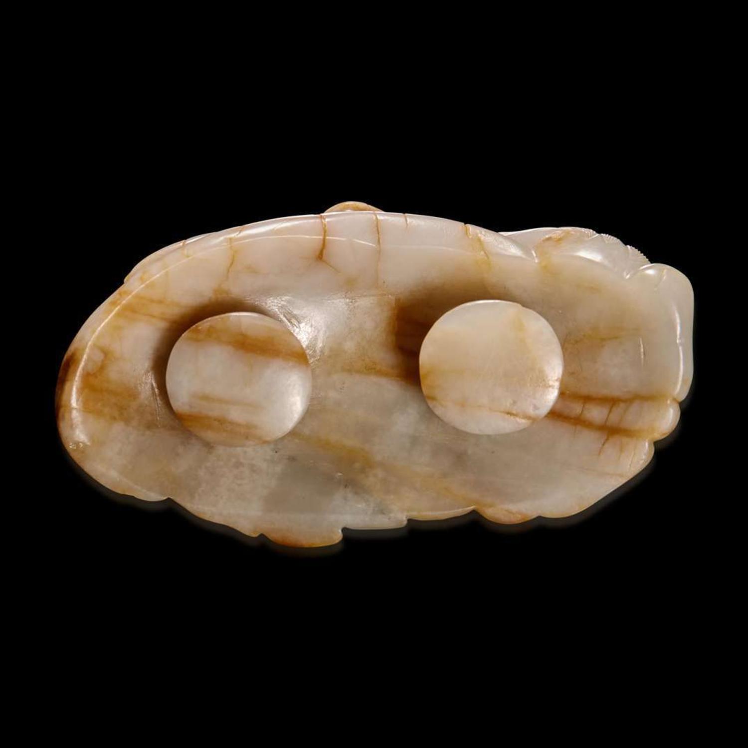 A Chinese beige and russet jade "Horse and Monkey" buckle 灰棕玉“馬上封侯”帶扣