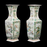 A Pair of Chinese Famille Rose Vases, Late Qing to Republic Period 清末民初 粉彩松鶴萬年四方賞瓶一對