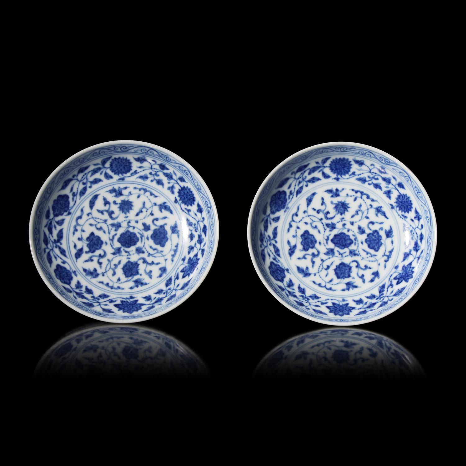 A Pair of Chinese Blue and White Porcelain Dishes, Late Qing Dynasty/Republic Period 晚清/民國 青花纏枝蓮紋碟一對